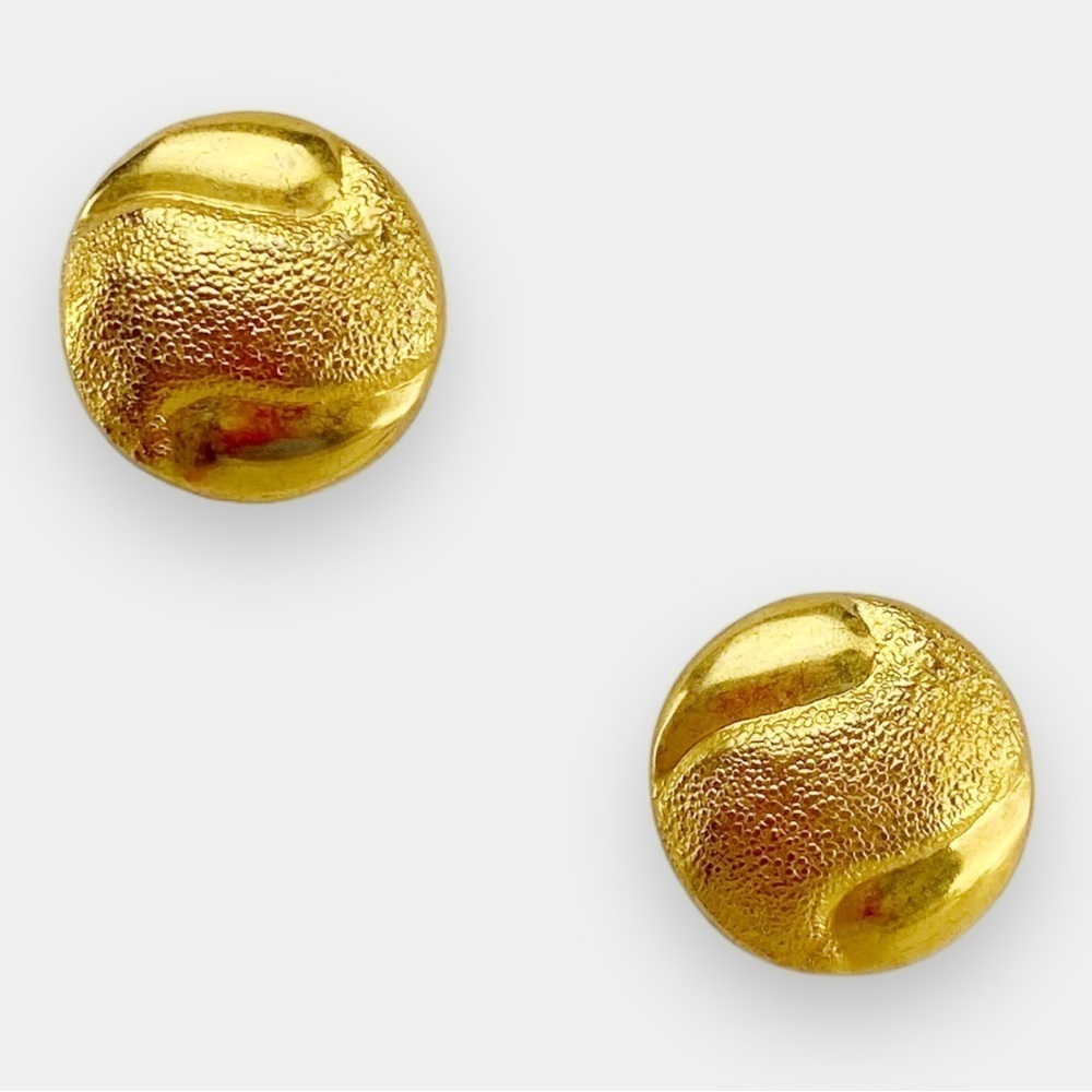 Pierced Earrings​